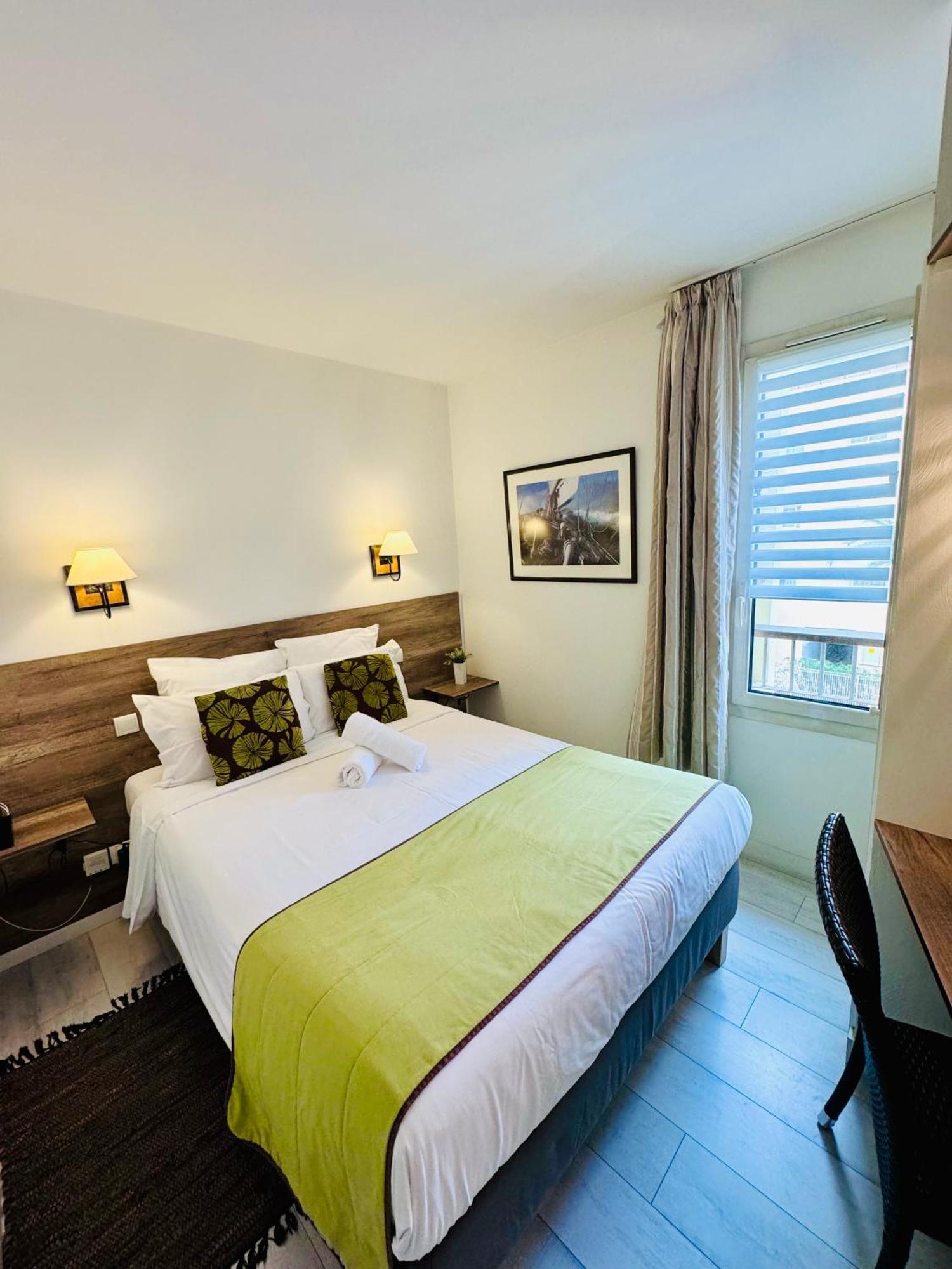 Antibes Port - Terrasse - Parking - Piscine Apartment *